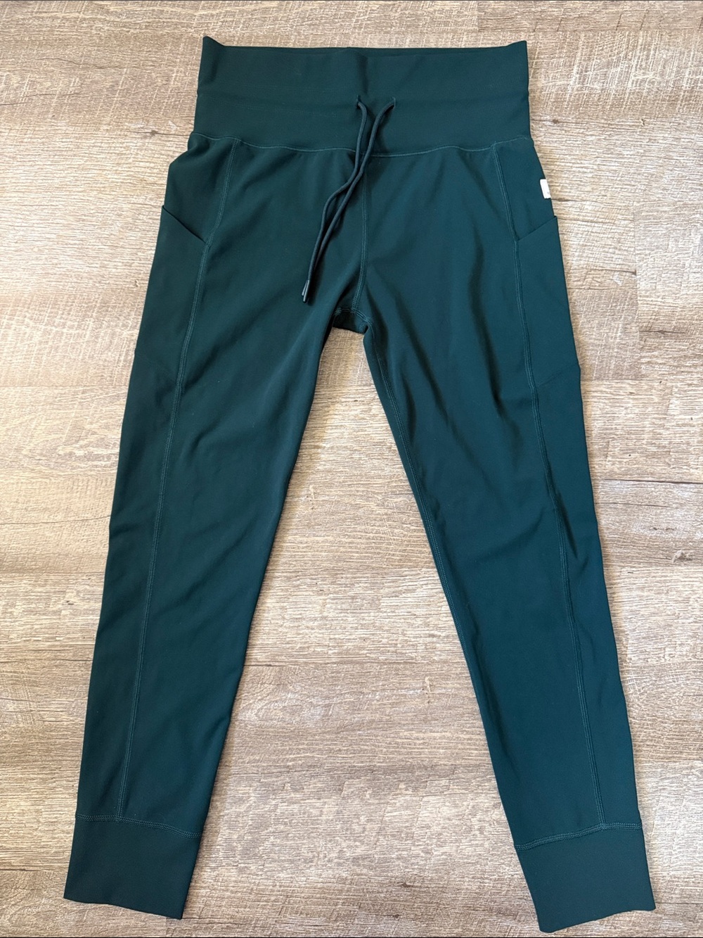 VUORI Daily Leggings in Deep Green OS